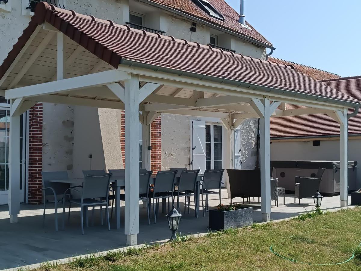 Chambre D'Hotes Le Domaine Des Hirondelles Champcenest Exterior foto